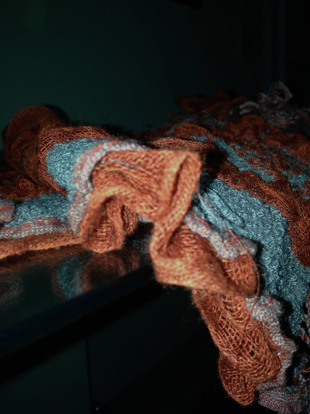 Strukturschal mit Chiffonbesatz am Saum, Bouclé-Schal XL TOP ZUSTAND!
