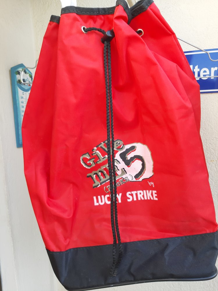 Rucksack Matchbeutel Lucky Strike rot Give me 5 (Packs) NEU