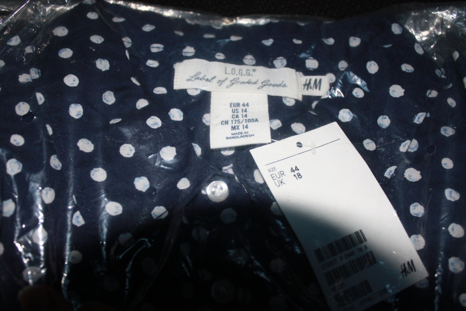 Dunkelblaues gepunktetes L.O.G.G. Bluse / Hemd
