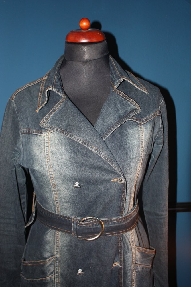 Lässiger Jeansmantel mit Gürtel