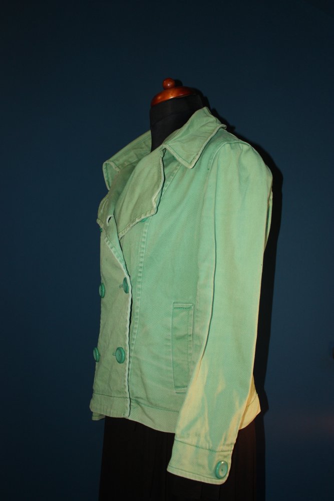 Lässige grüne Jeansjacke