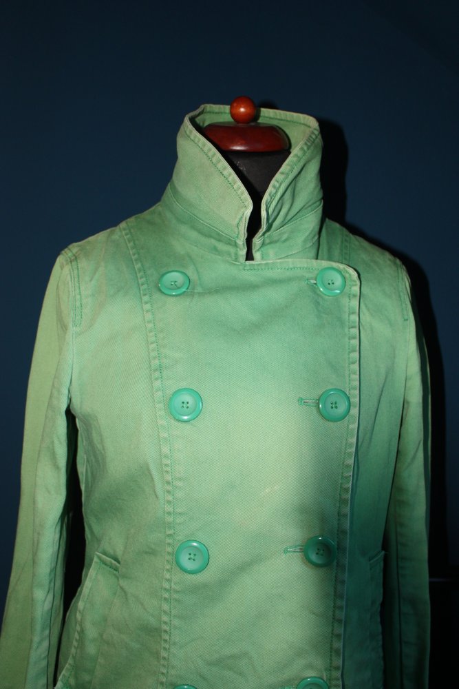 Lässige grüne Jeansjacke