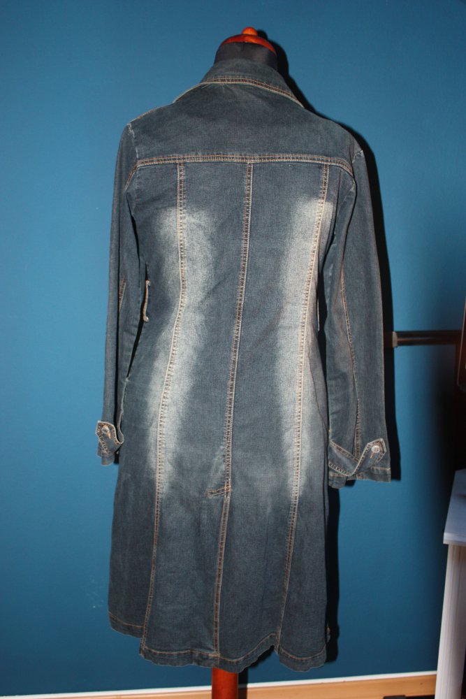Lässiger Jeansmantel mit Gürtel