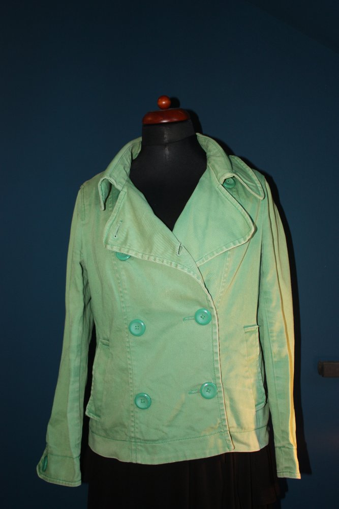 Lässige grüne Jeansjacke