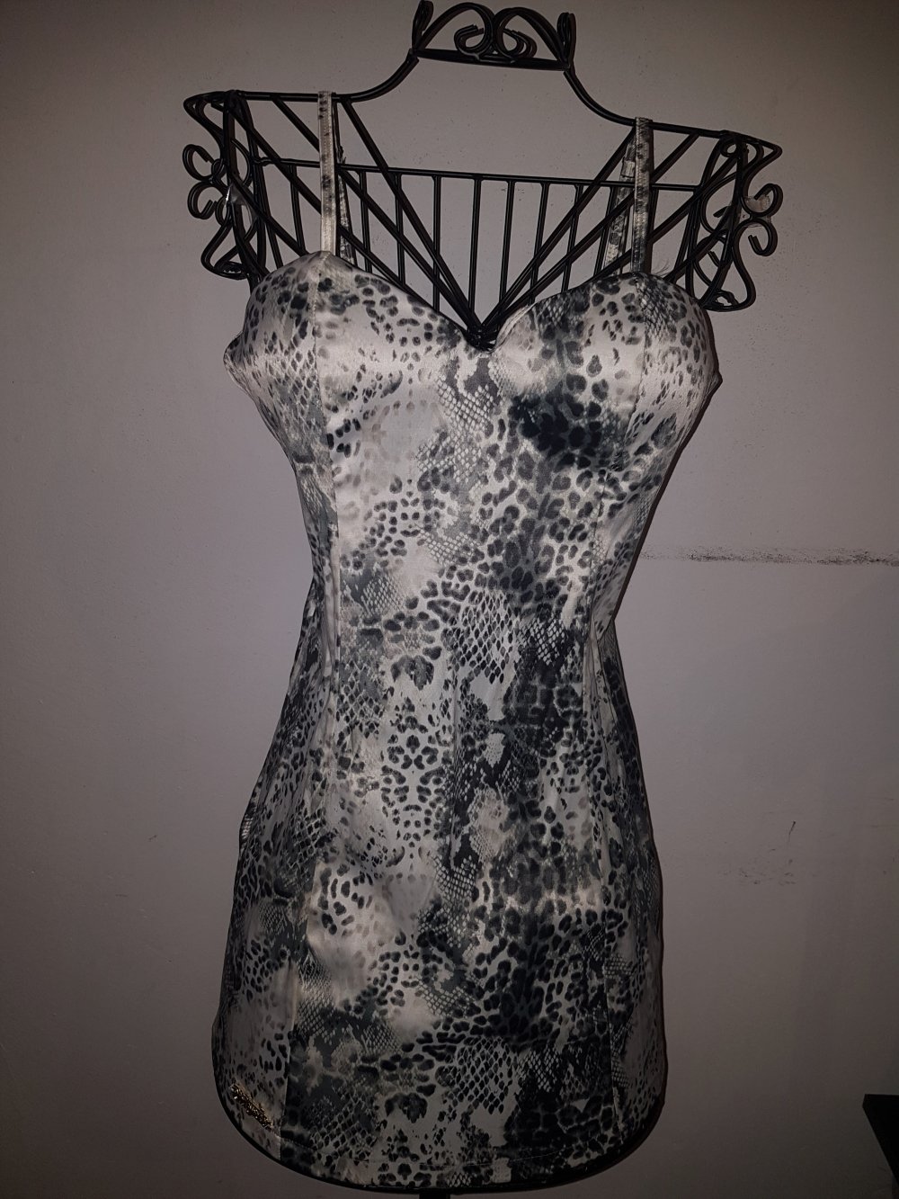 schönes kurzes Kleid