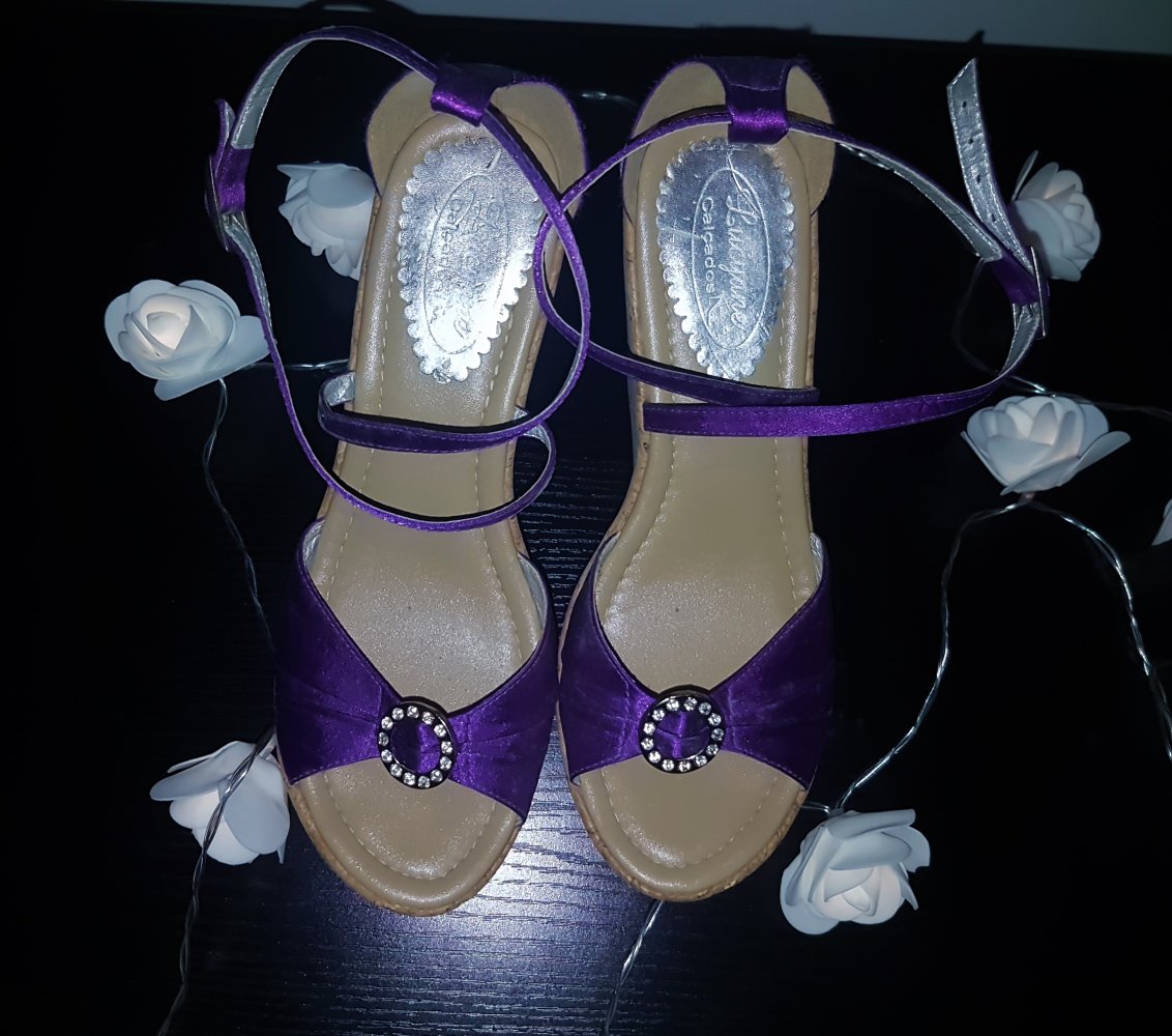 Süße Sandalen mit Keilabsatz