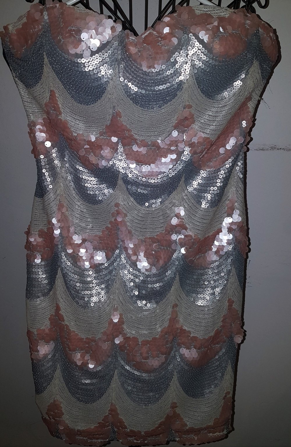 Mächtiges paillettenbesetztes Partykleid
