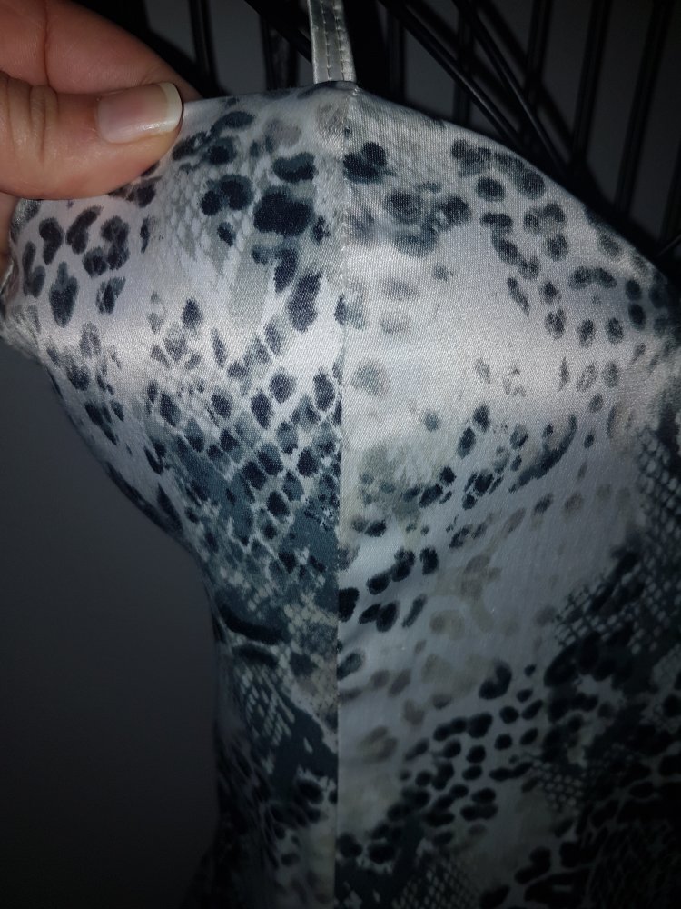 schönes kurzes Kleid