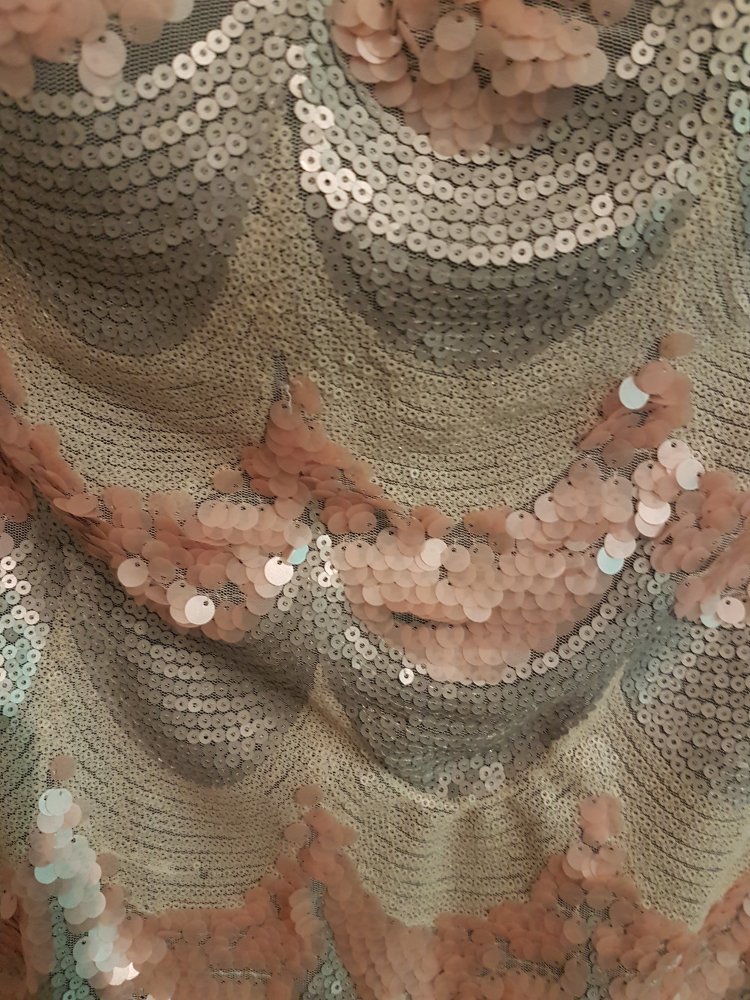 Mächtiges paillettenbesetztes Partykleid