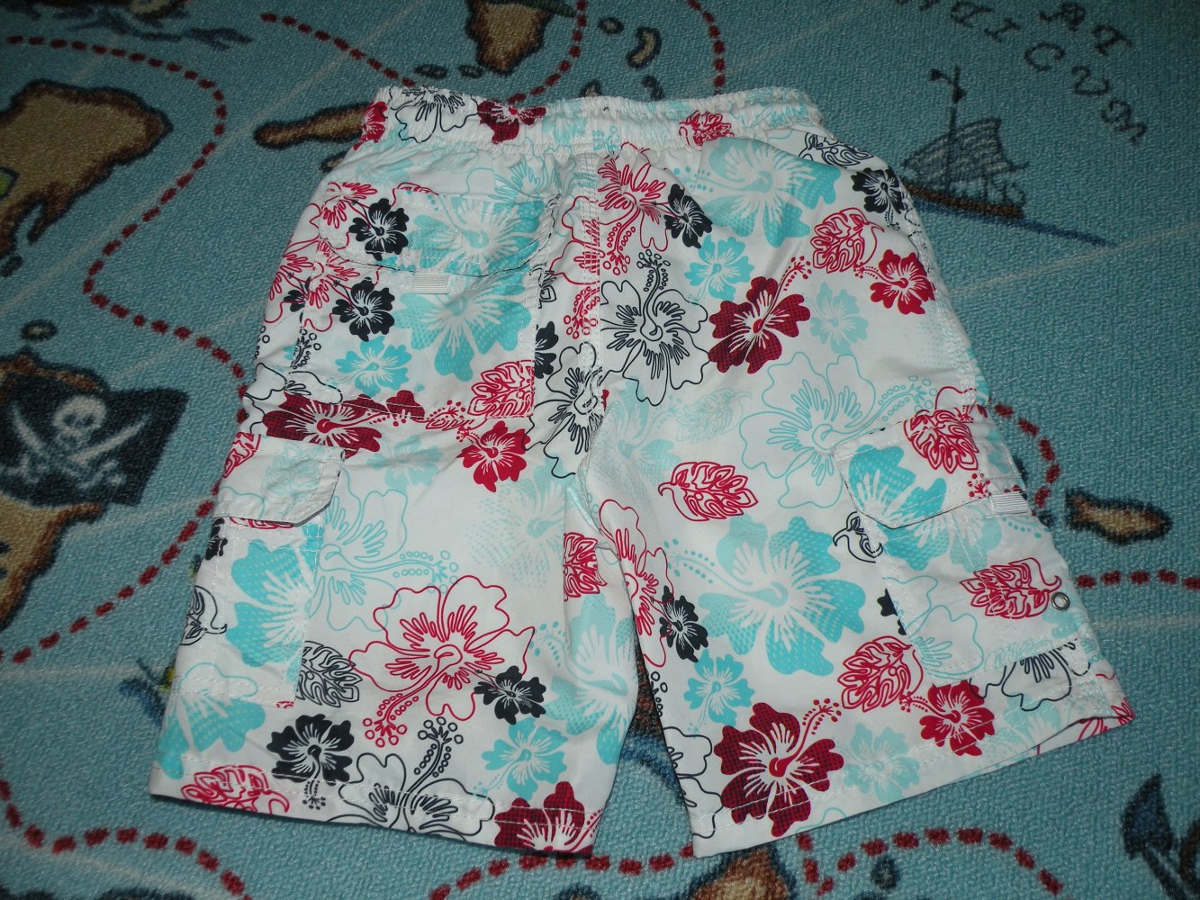 Jungen Schwimm Shorts Bermuda Badehose Gr 110 top Zustand kurze Hose Hibiskus