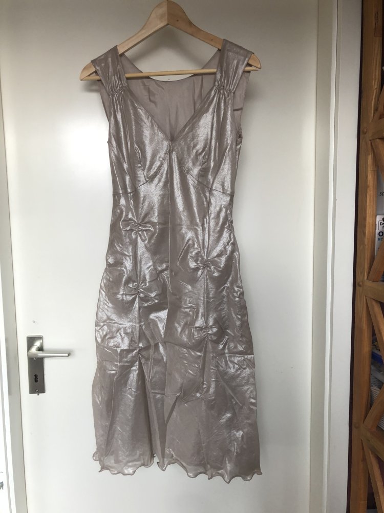 Edles Abendkleid, Cocktailkleid, Kleid, Etuikleid in gold nude creme farben, Gr. 38, sehr fein wie Seide, glänzend