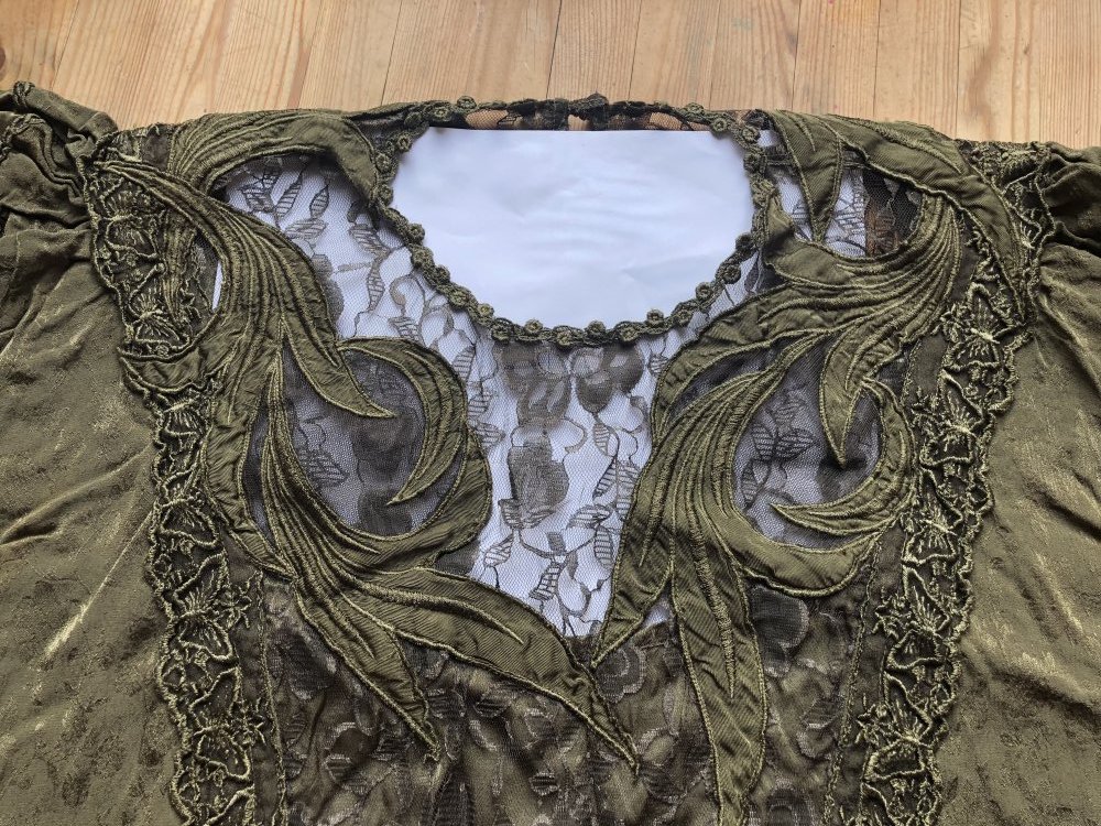besticktes Shirt, Pulli, Pullover, Bluse in olive grün, khaki 