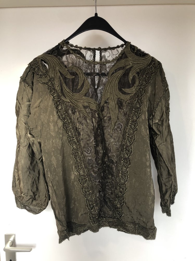besticktes Shirt, Pulli, Pullover, Bluse in olive grün, khaki 