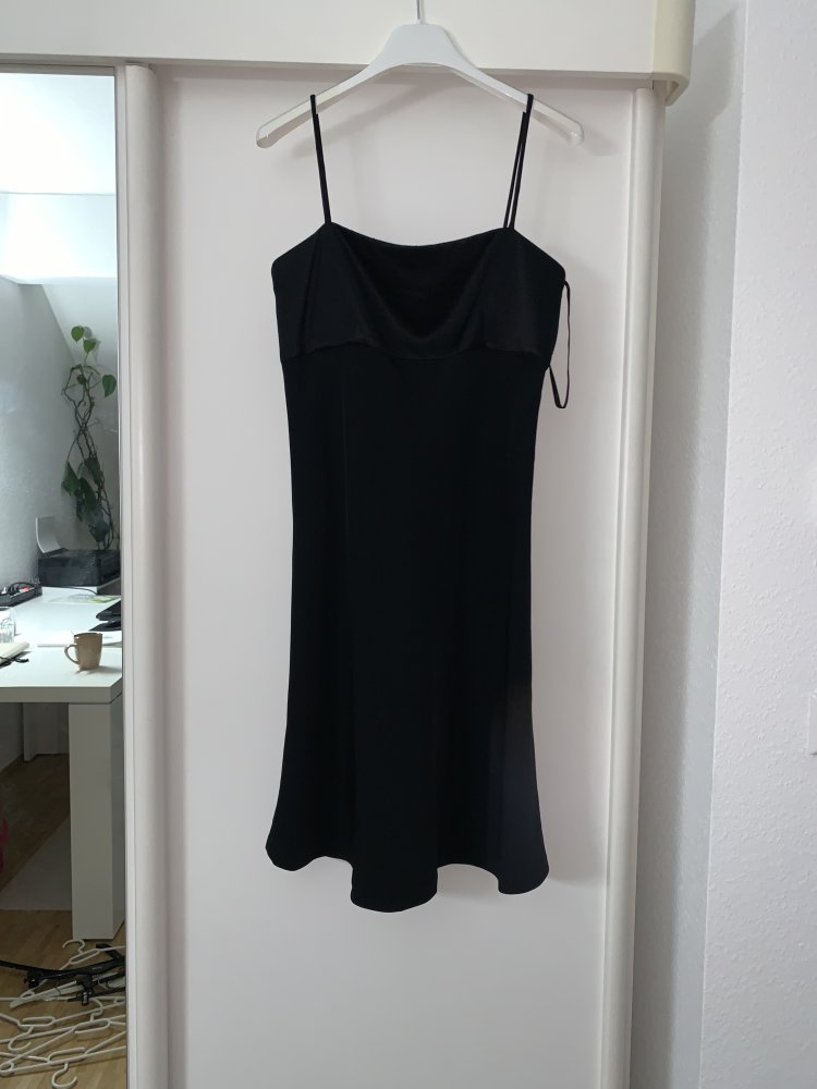 Schwarzes Abendkleid mit Satin - Größe S - Zustand: sehr gut!