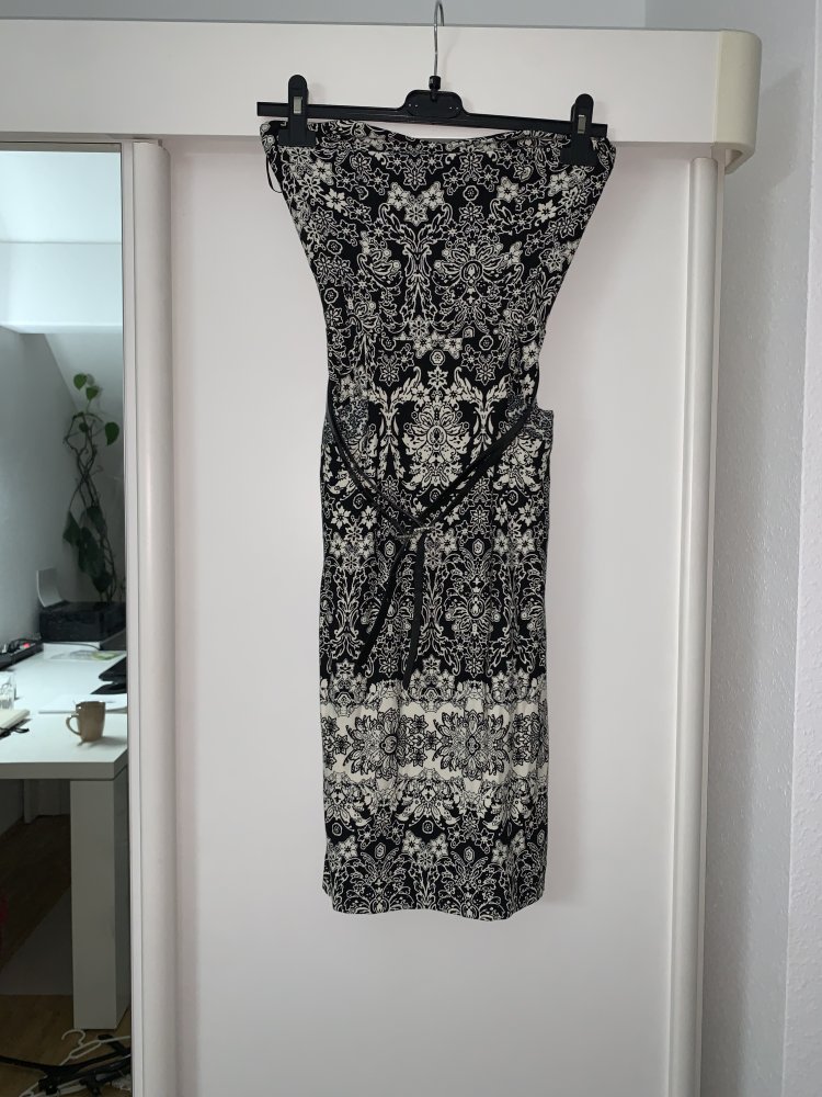 Trägerloses Abendkleid mit Gürtel - Größe: S - Zustand: sehr gut!