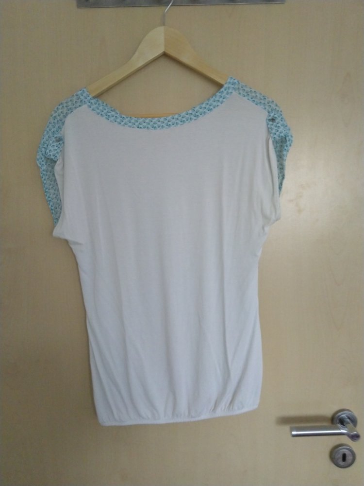 hübsche Bluse mit Herzchenmuster