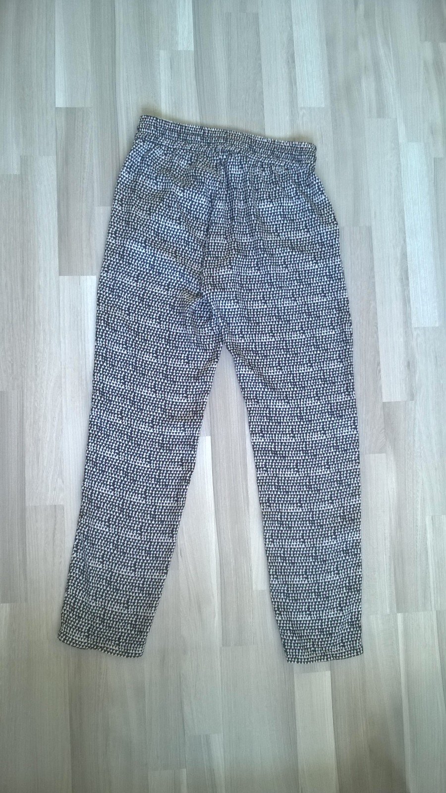 leichte Stoffhose Schlupfhose schwarz weiß Muster Gr. XS Stile Benetton