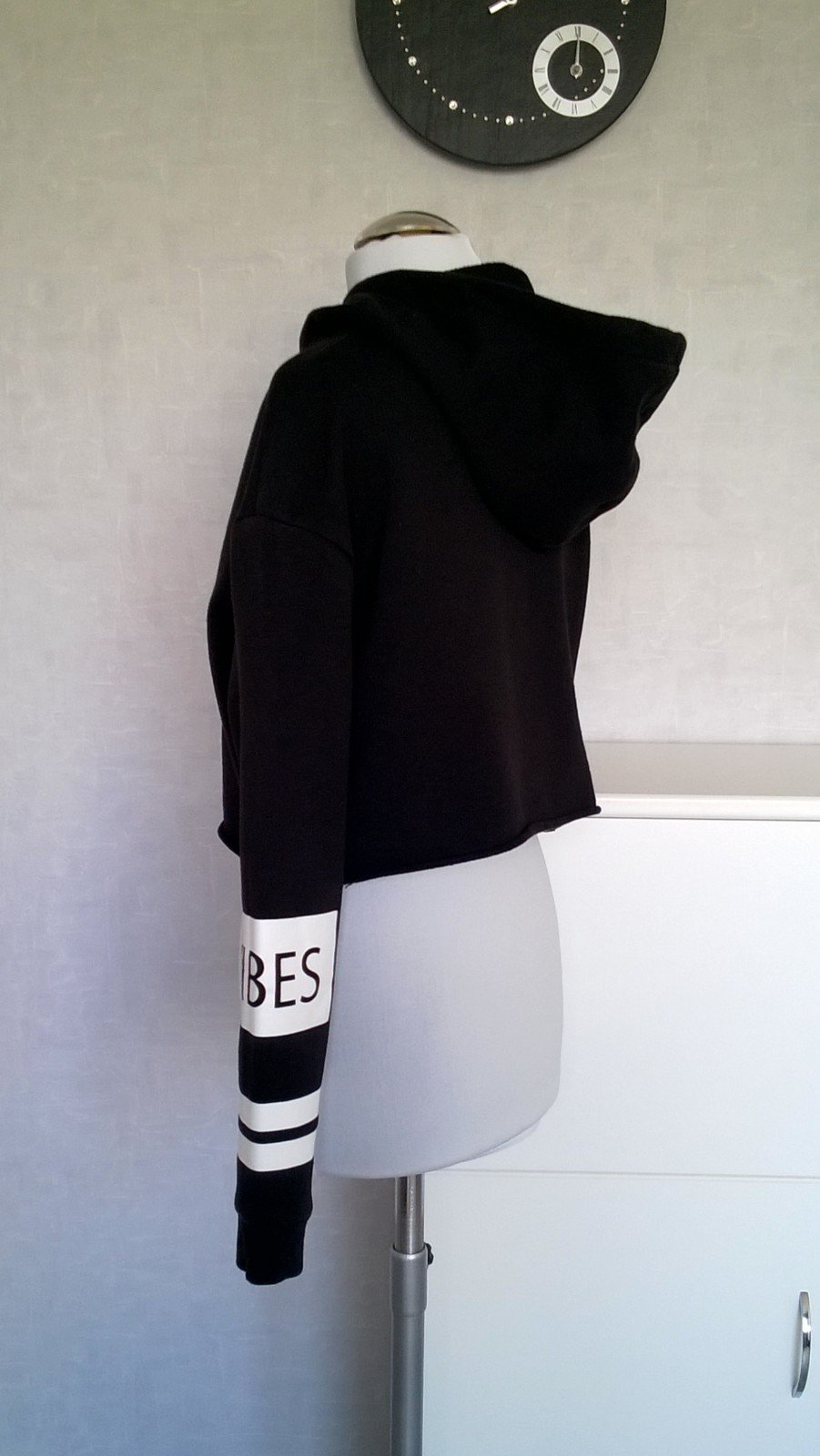 Sweatshirt Hoodie Oversize Pulli Pullover Shirt Oberteil crop Langarm schwarz weiß Print Gr. XS h&m Divided