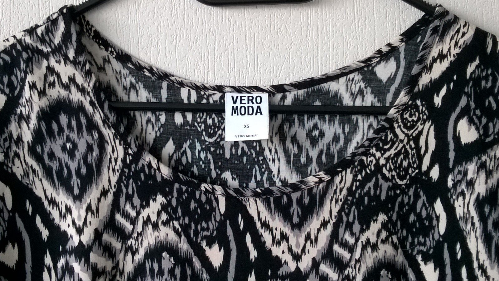 Shirt Top Bluse Oberteil schwarz creme Muster Gr. XS Vero Moda