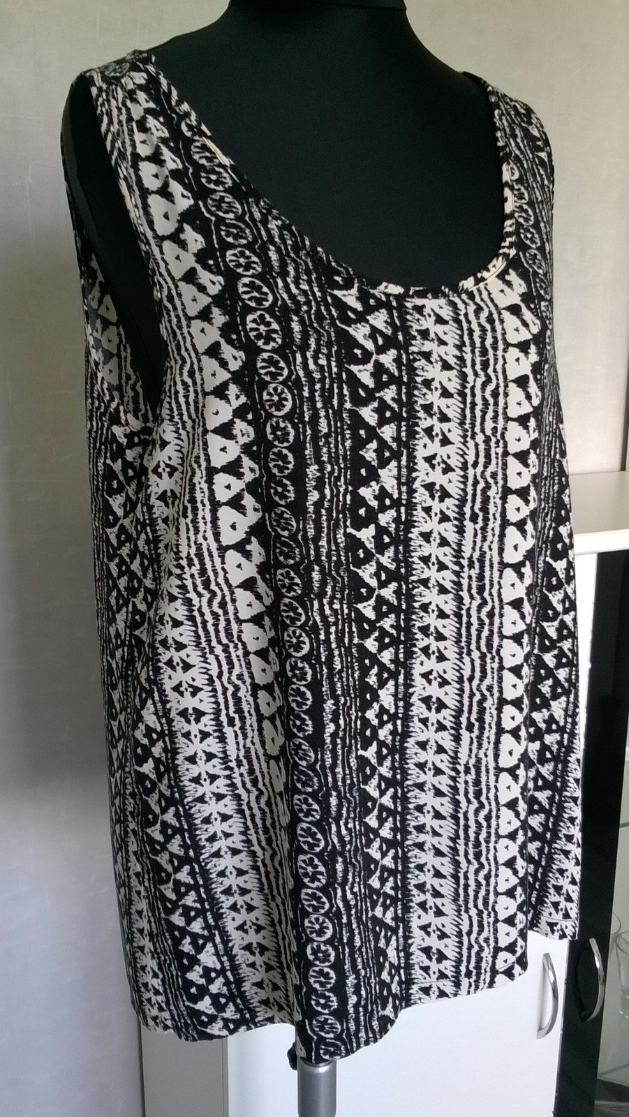 Blusentop Top Bluse Shirt Oberteil schwarz ecru Muster Gr. M Vero Moda