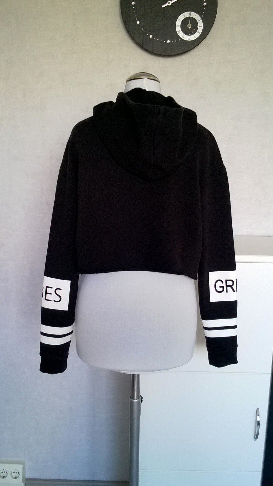 Sweatshirt Hoodie Oversize Pulli Pullover Shirt Oberteil crop Langarm schwarz weiß Print Gr. XS h&m Divided