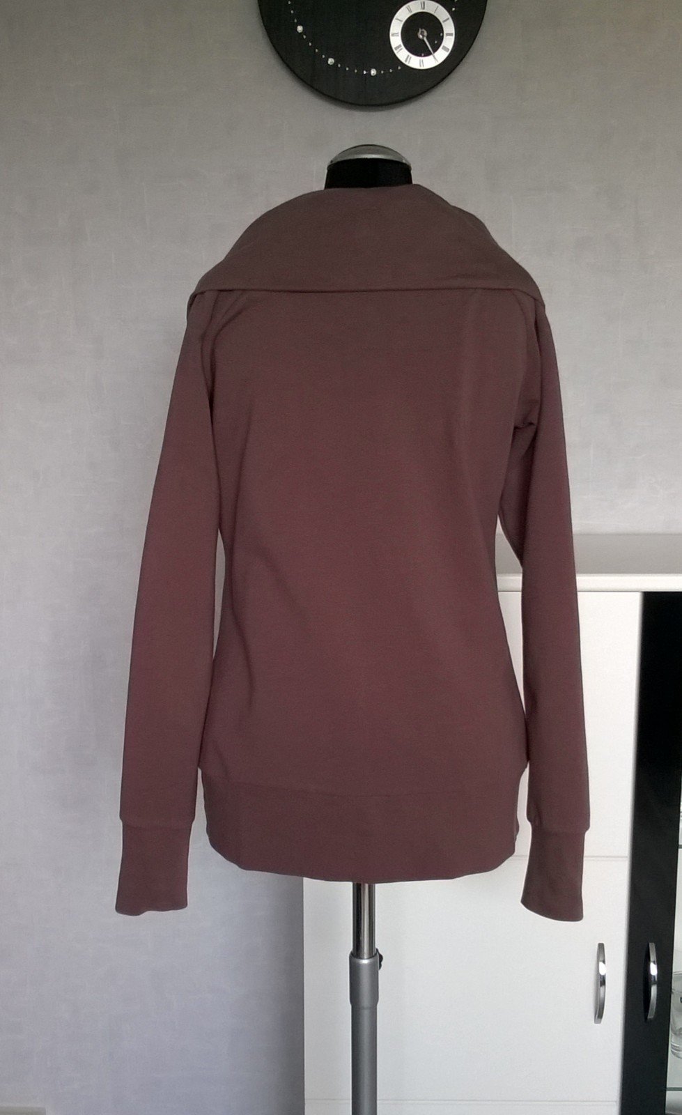 Sweatjacke mit großem Kragen Jacke Pulli taupe hellbraun Gr. S Amisu