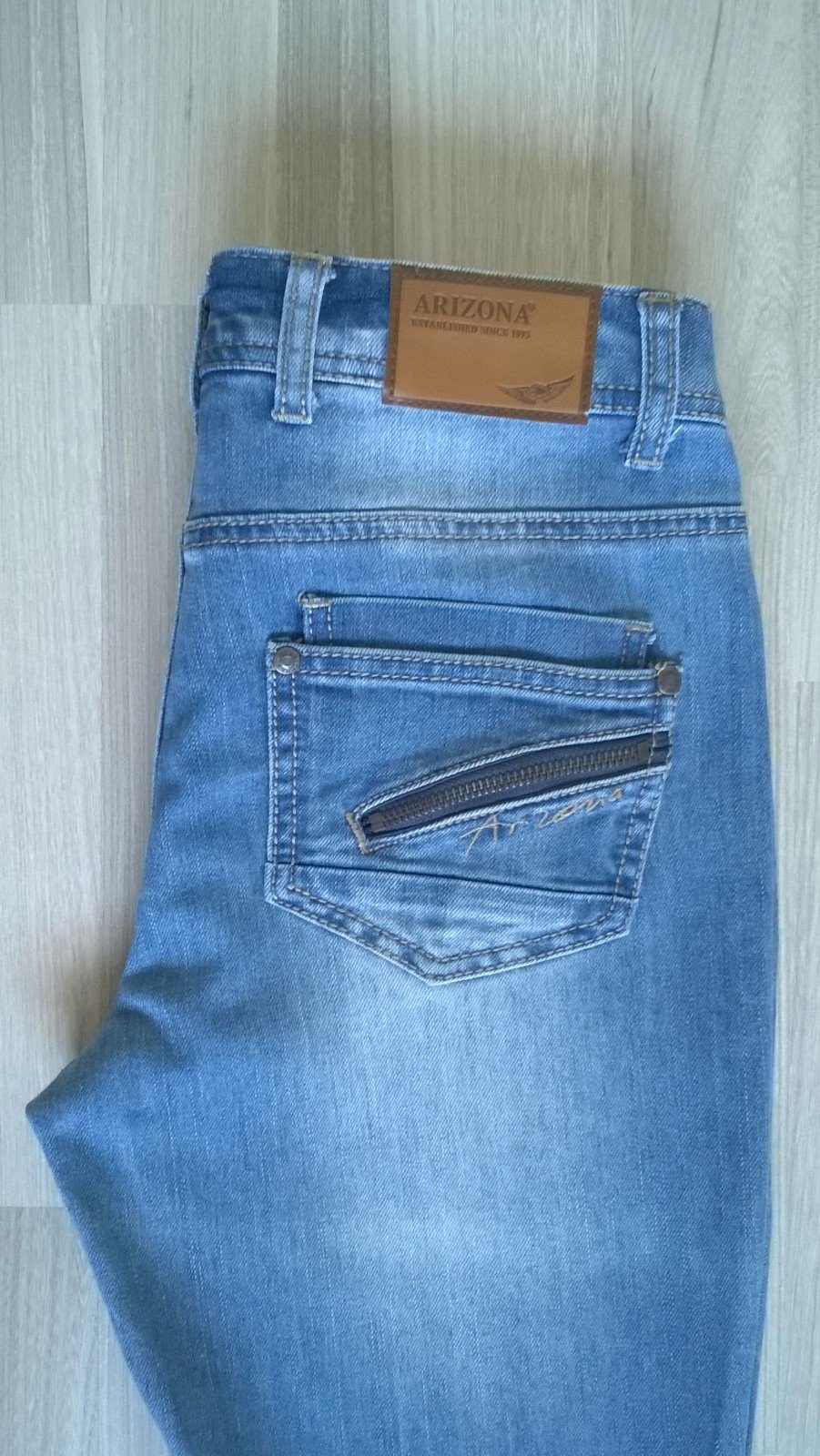 Jeans Blues blau mit silbernen Plättchen und Steinen Straight Gr 18 Arizona