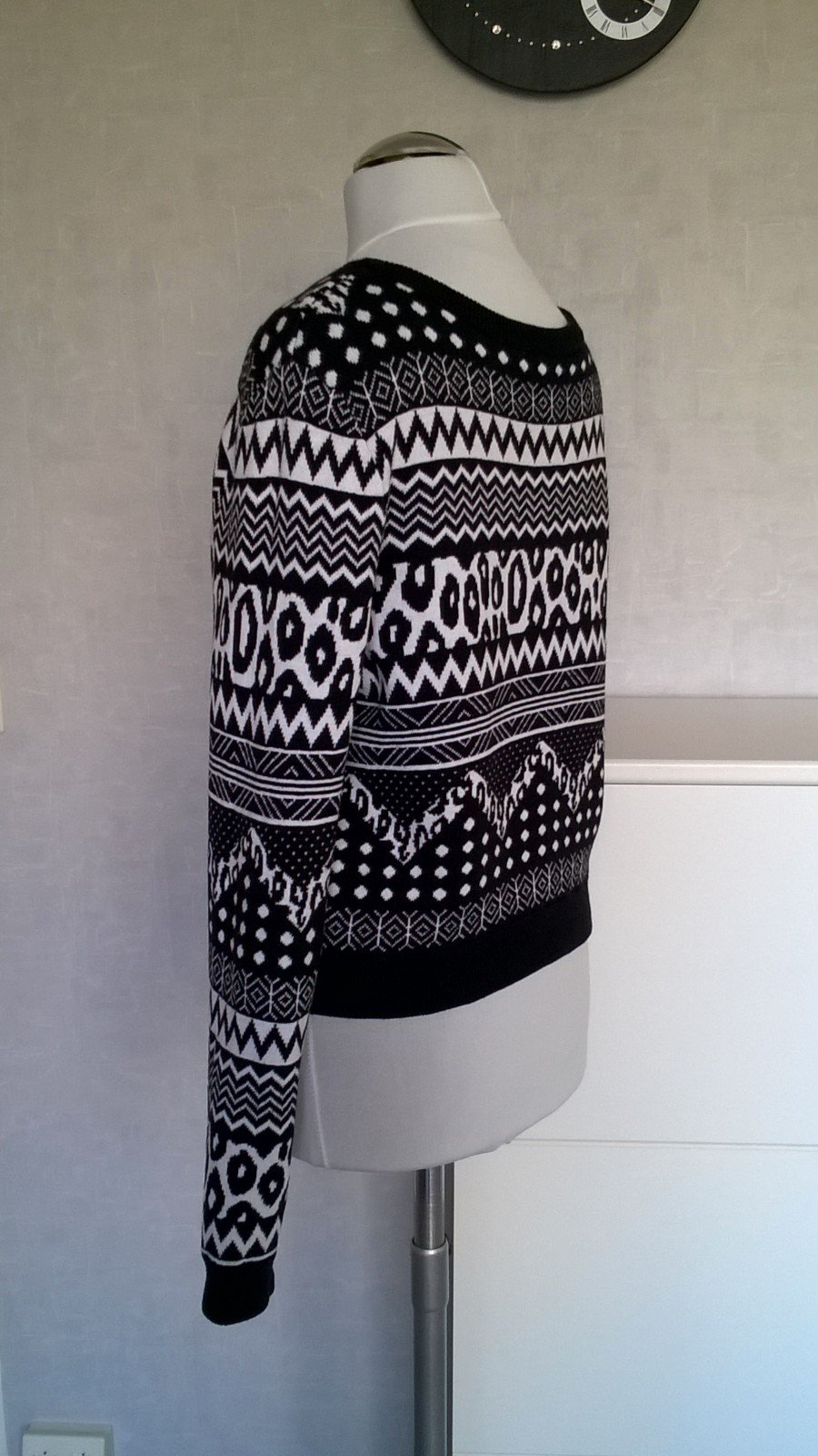 schicker Strickpulli Feinstrick Pulli Pullover crop schwarz weiß Muster Gr. S h&m Divided