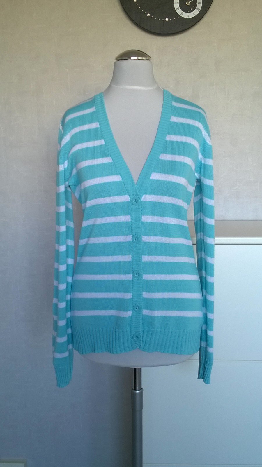 Strickjacke Cardigan Jacke Feinstrick Langarm hellblau weiß Streifen Gr. 36 Outfit Fashion