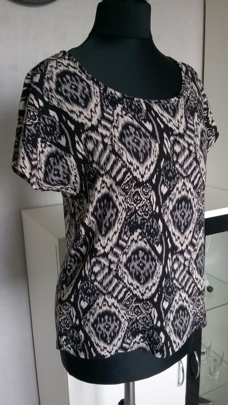 Shirt Top Bluse Oberteil schwarz creme Muster Gr. XS Vero Moda