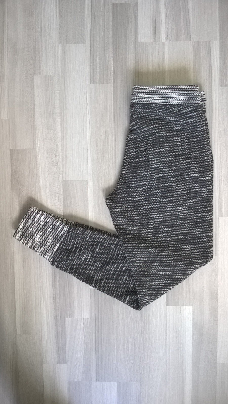 Hose Freizeithose schwarz weiß meliert Strick Gr. 34 Manguun