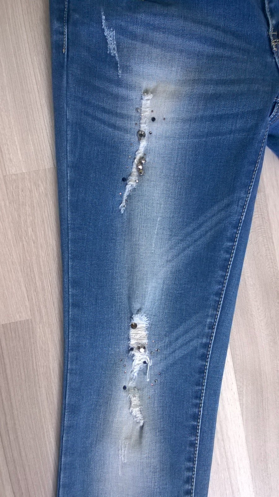 Skinny Jeans Röhre Ripped Hose destroyed blau mit Steinen Ker-bix-ker forever