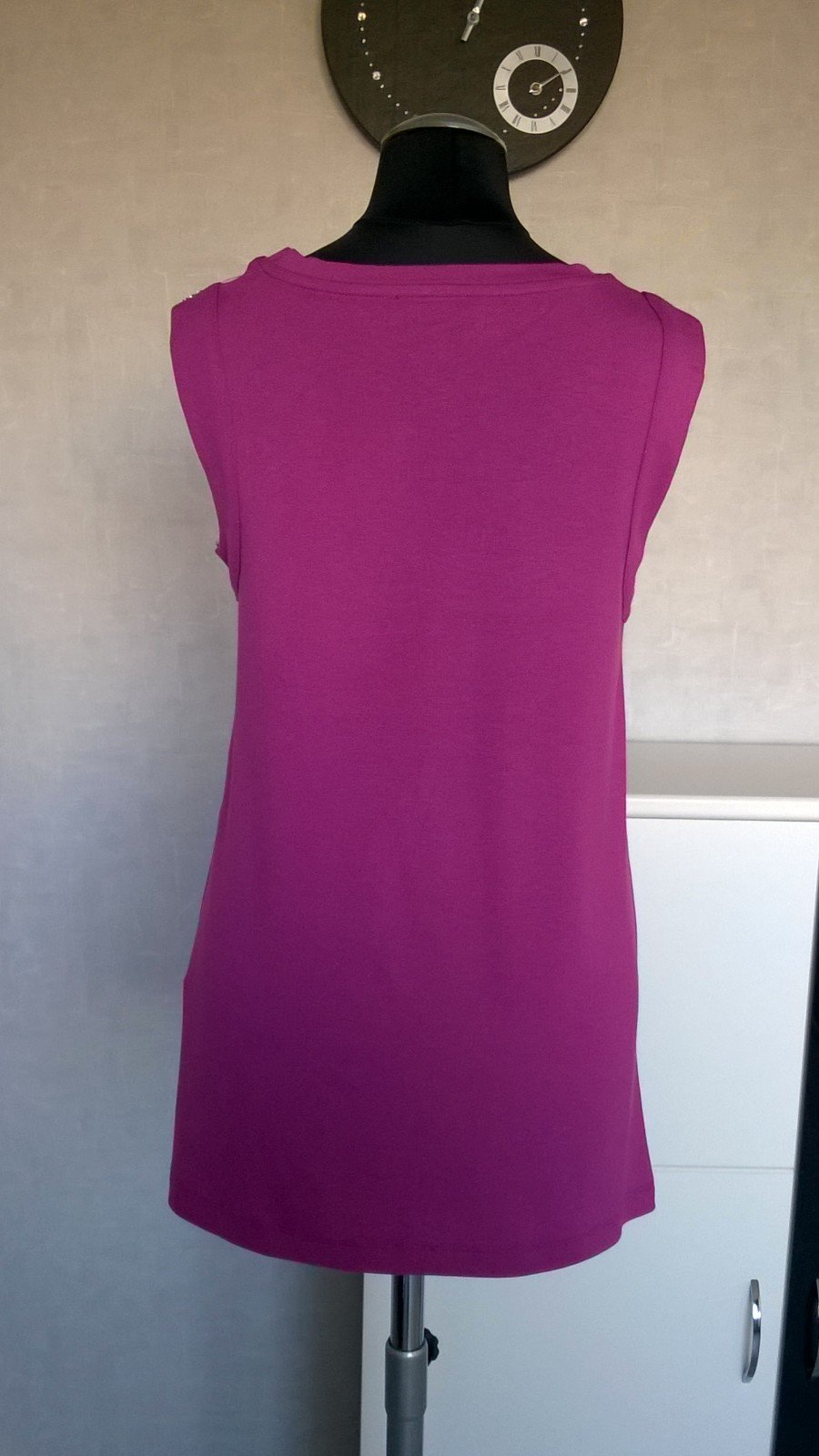 schickes Blusentop Top Shirt Bluse Oberteil mit Schmuckdetails fuchsia Gr. 36 Heine neu