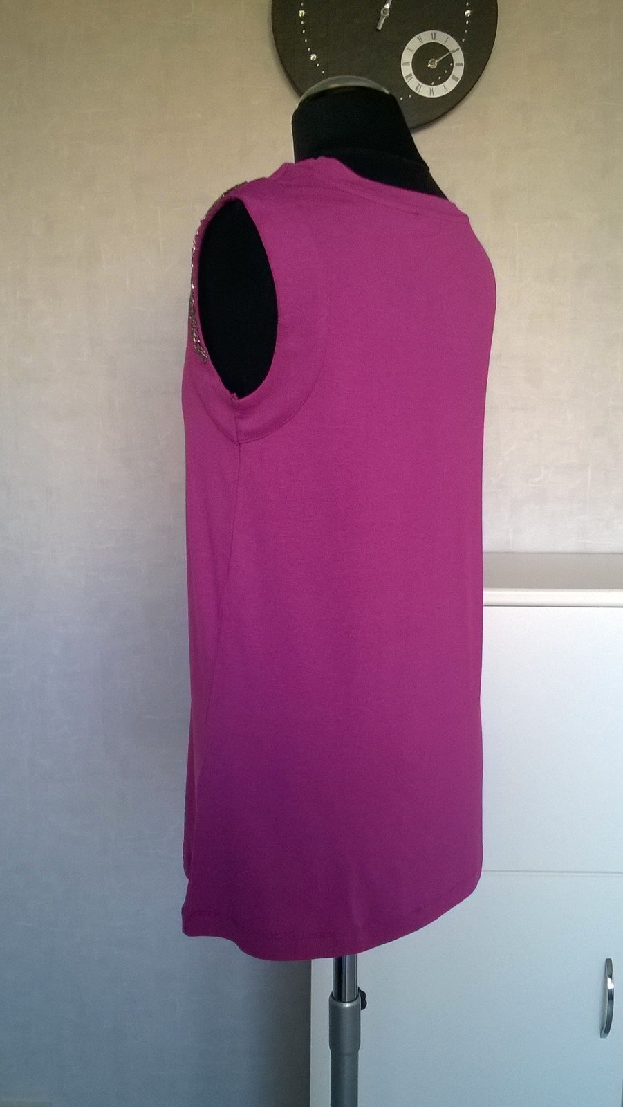 schickes Blusentop Top Shirt Bluse Oberteil mit Schmuckdetails fuchsia Gr. 36 Heine neu