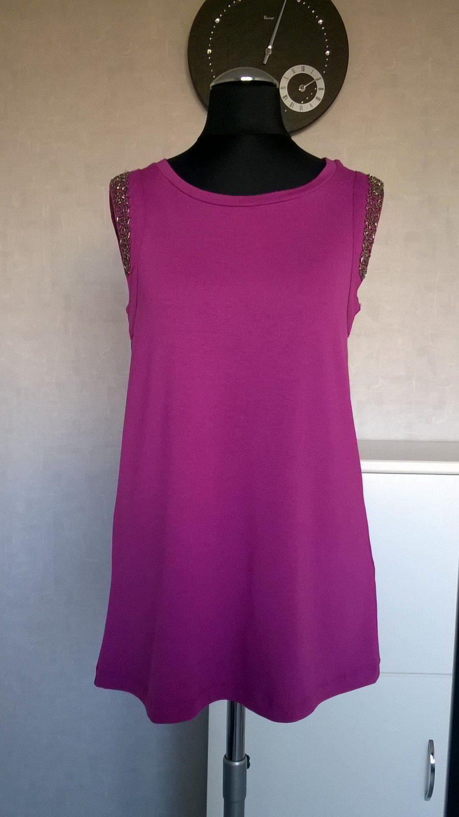 schickes Blusentop Top Shirt Bluse Oberteil mit Schmuckdetails fuchsia Gr. 36 Heine neu