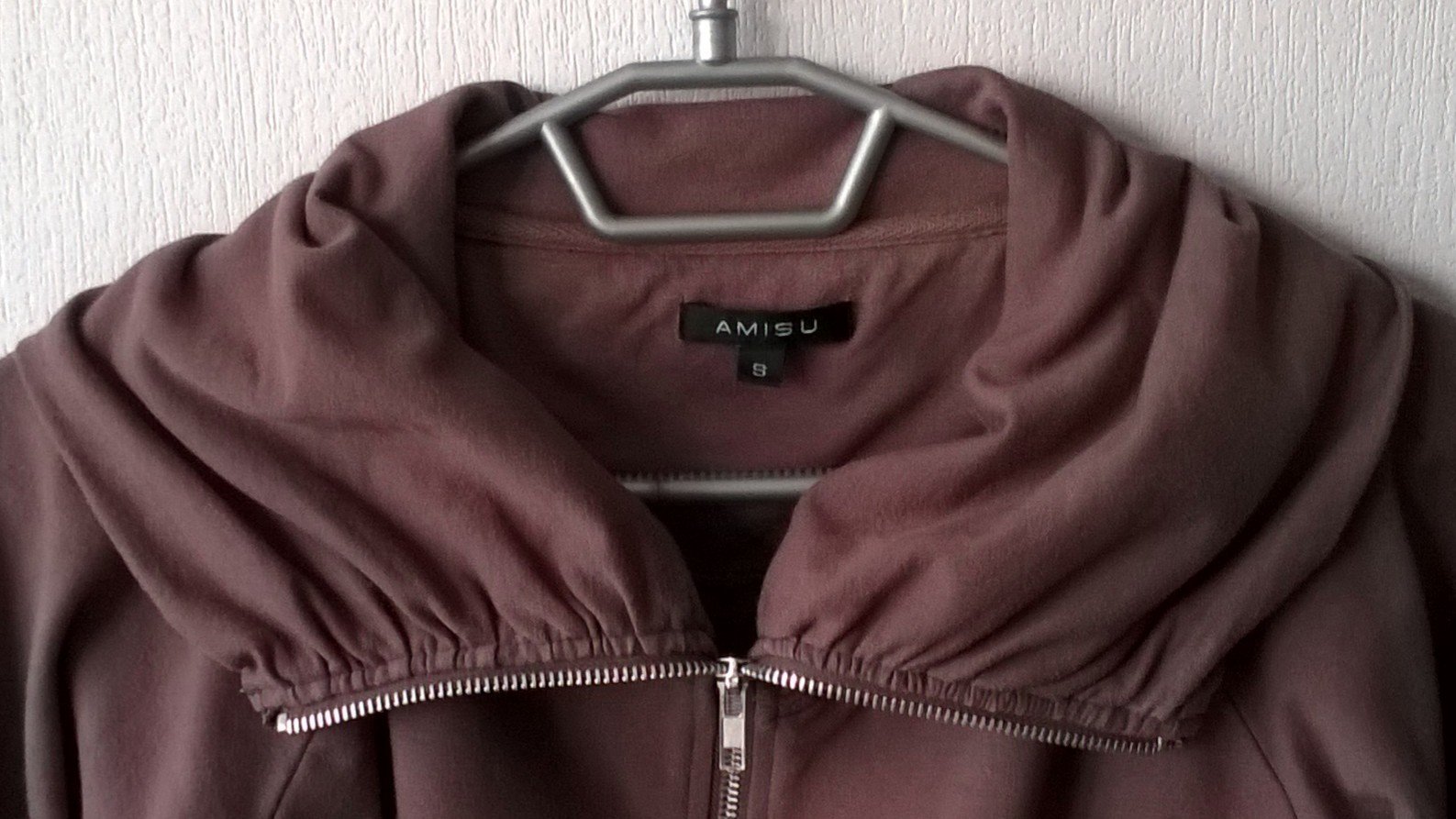 Sweatjacke mit großem Kragen Jacke Pulli taupe hellbraun Gr. S Amisu