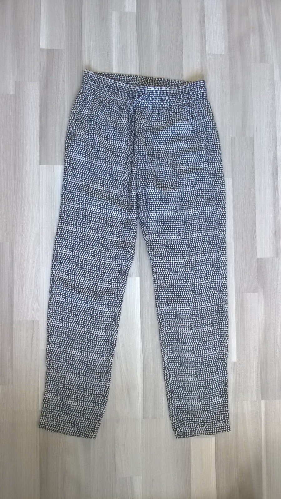 leichte Stoffhose Schlupfhose schwarz weiß Muster Gr. XS Stile Benetton
