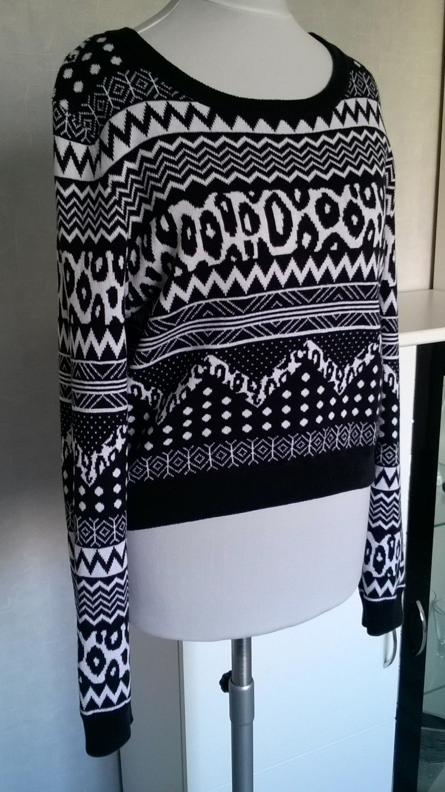schicker Strickpulli Feinstrick Pulli Pullover crop schwarz weiß Muster Gr. S h&m Divided