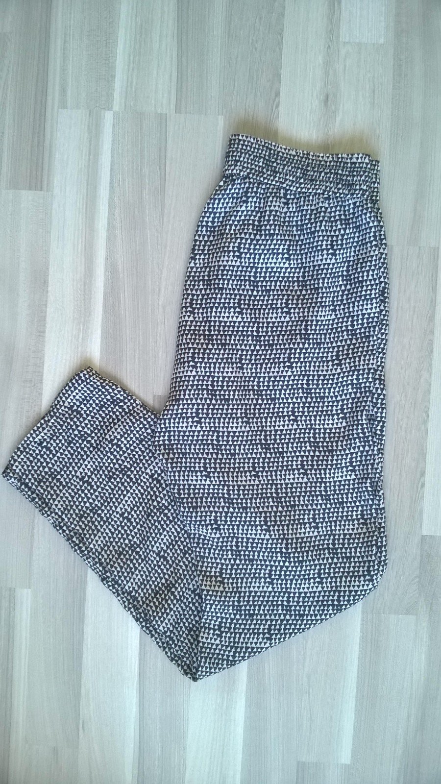 leichte Stoffhose Schlupfhose schwarz weiß Muster Gr. XS Stile Benetton