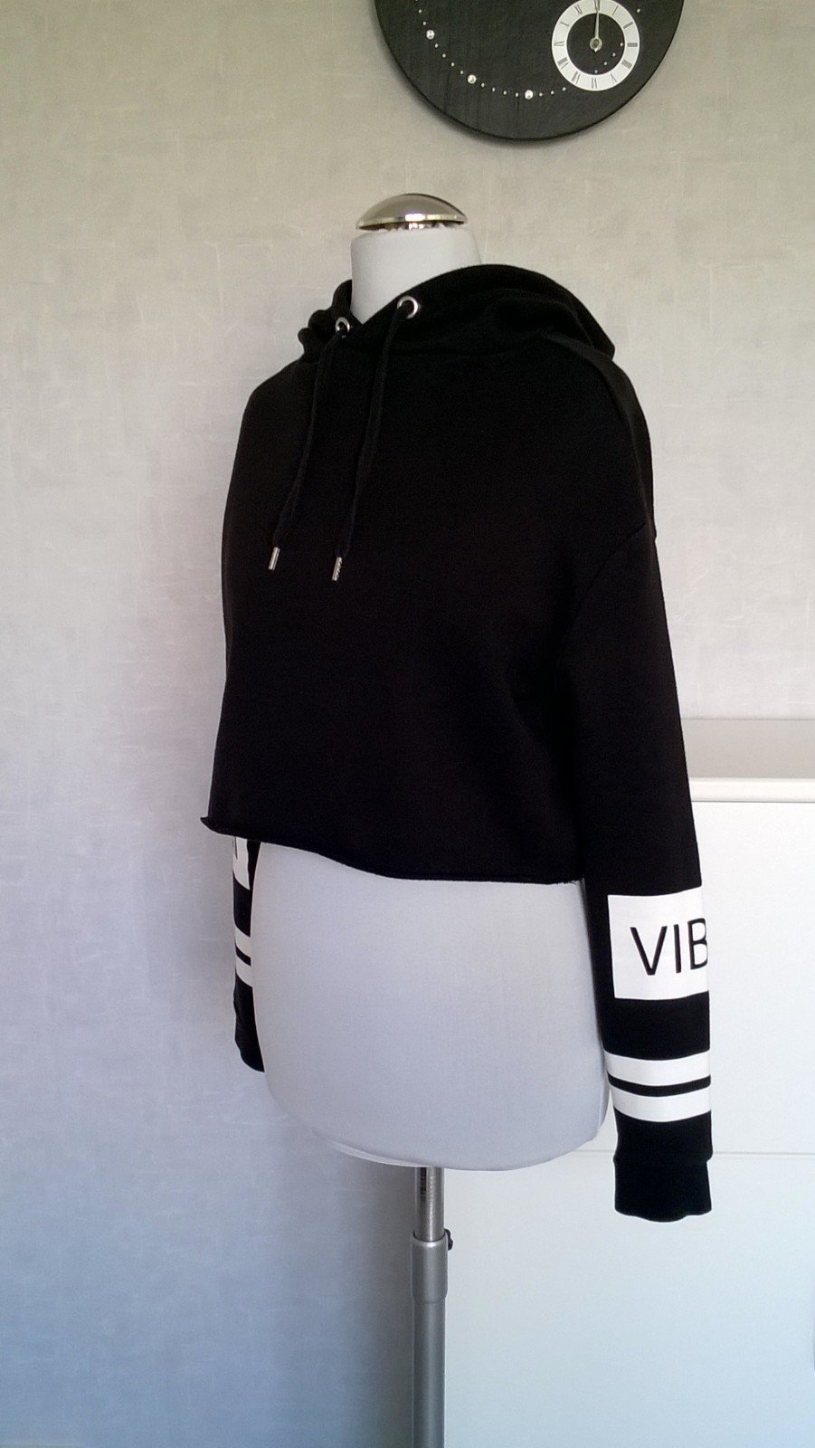 Sweatshirt Hoodie Oversize Pulli Pullover Shirt Oberteil crop Langarm schwarz weiß Print Gr. XS h&m Divided
