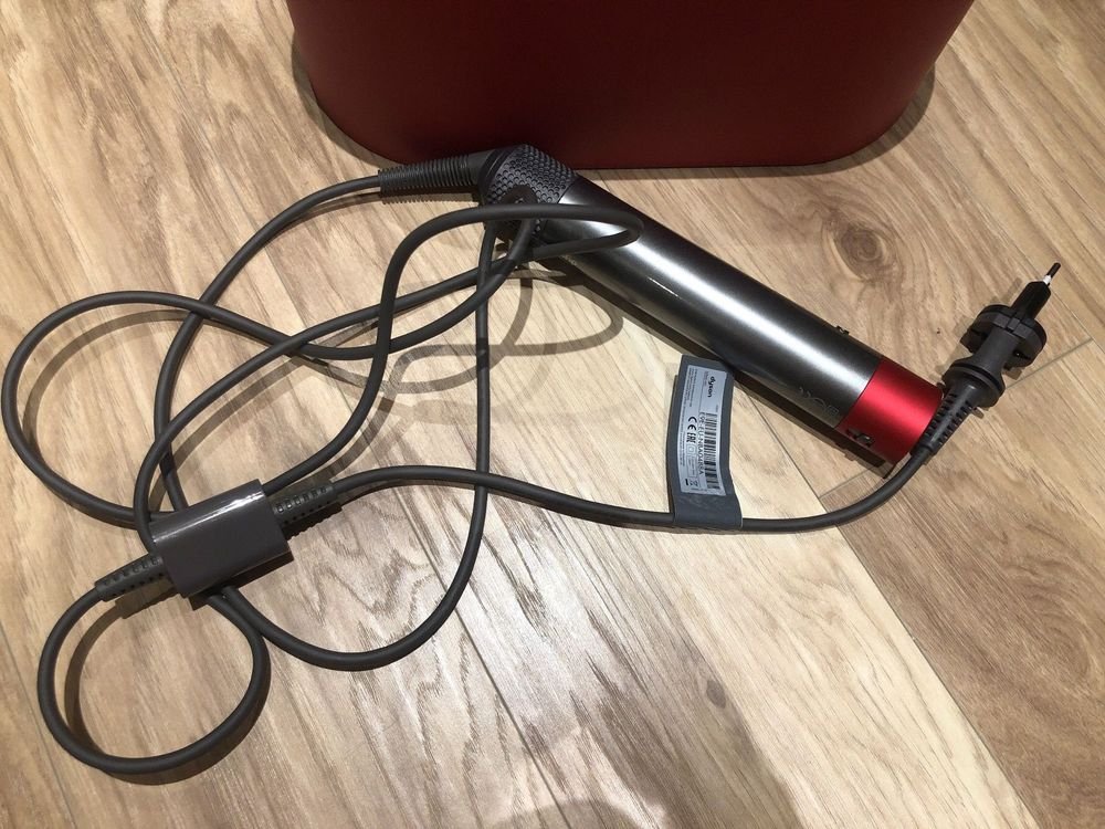 Dyson Airwrap in rot 