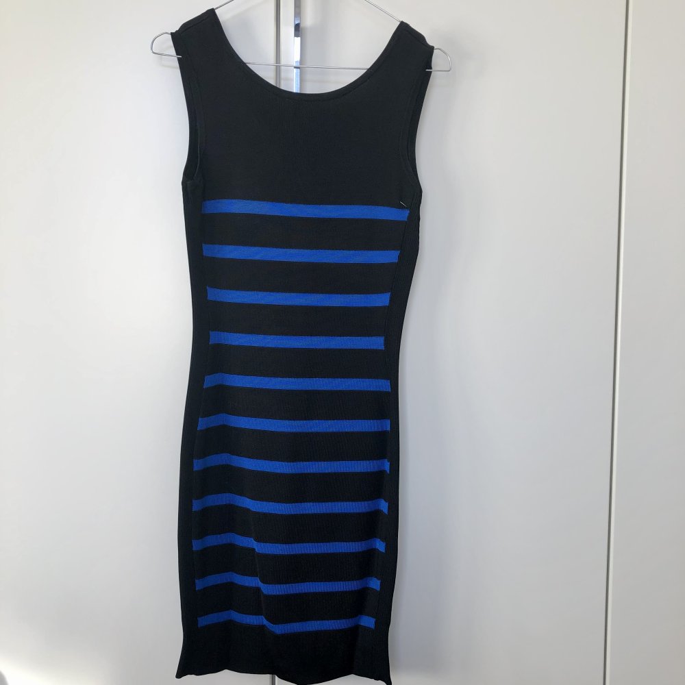 Schwarz Blaue gestreiftes Kleid