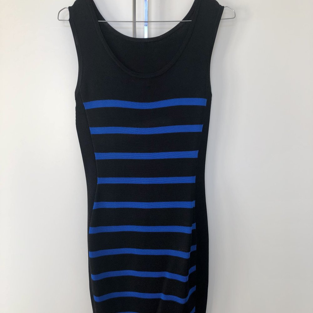 Schwarz Blaue gestreiftes Kleid