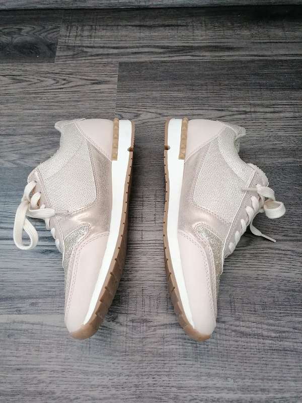 Sneaker