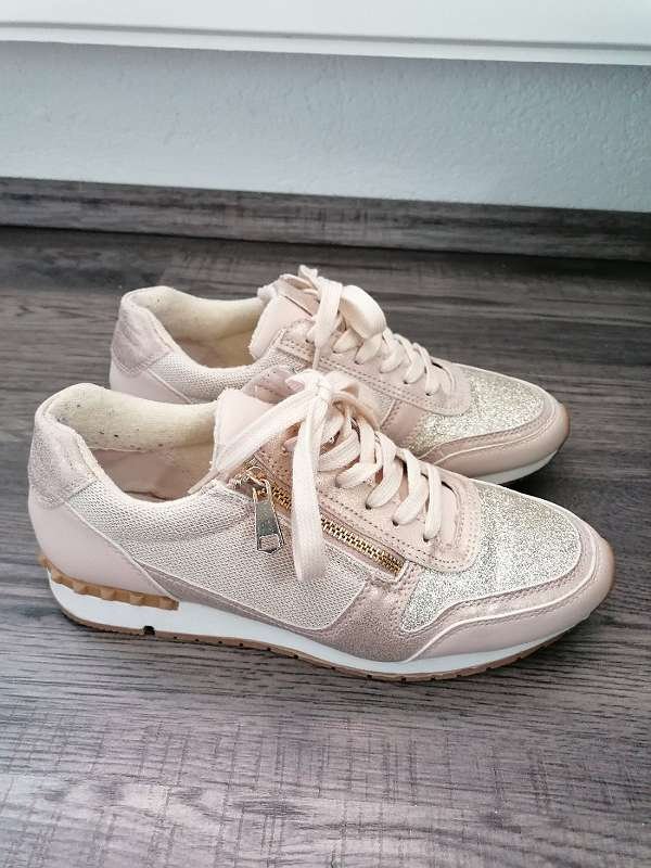 Sneaker