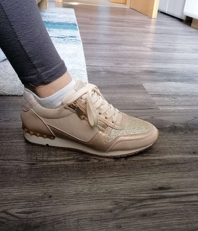 Sneaker