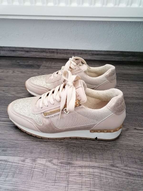 Sneaker