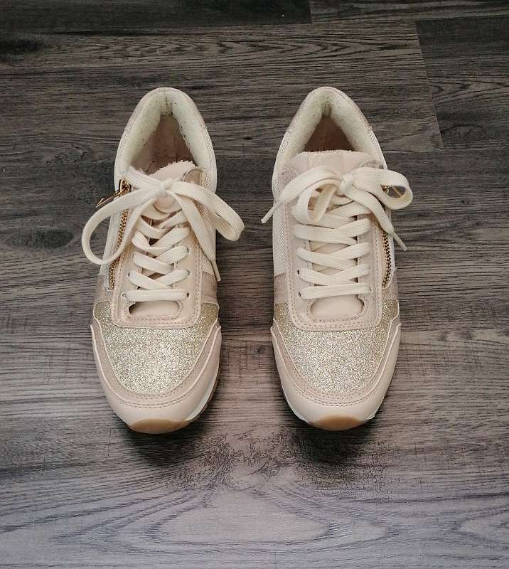 Sneaker