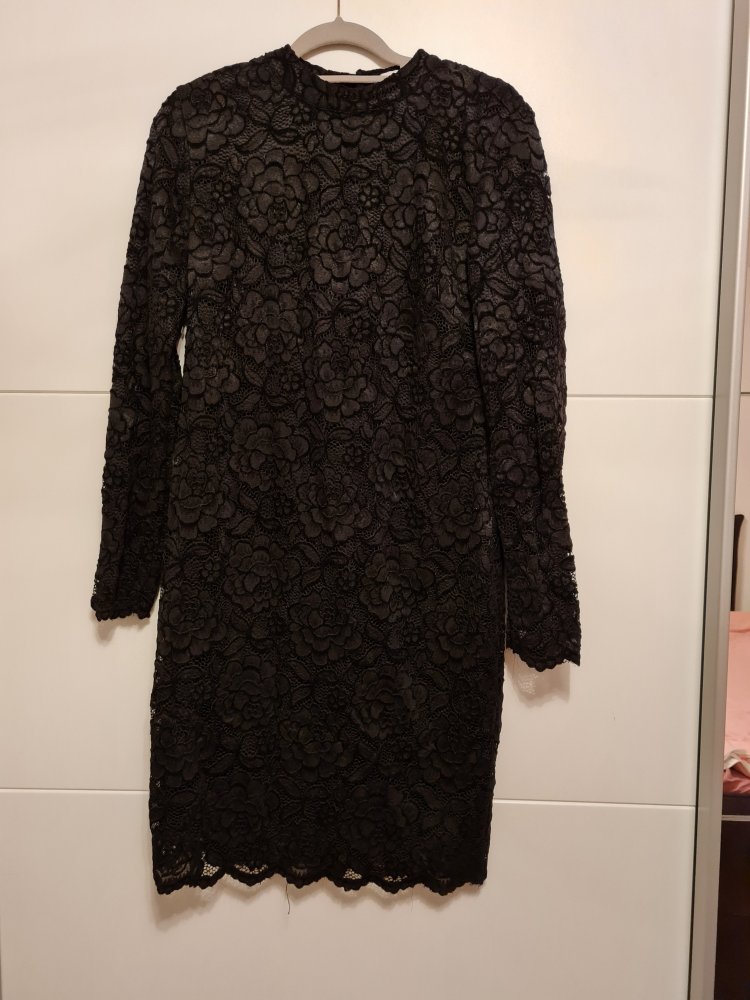 Spitzenkleid Rückenausschnitt