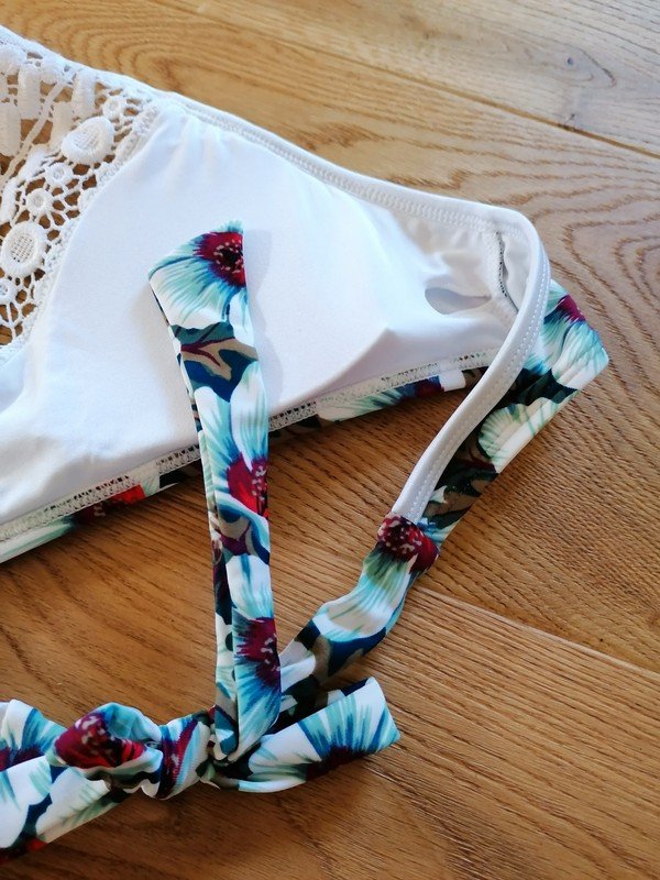Bikini Oberteil weiß Gr. M Bademode Häkeloptik